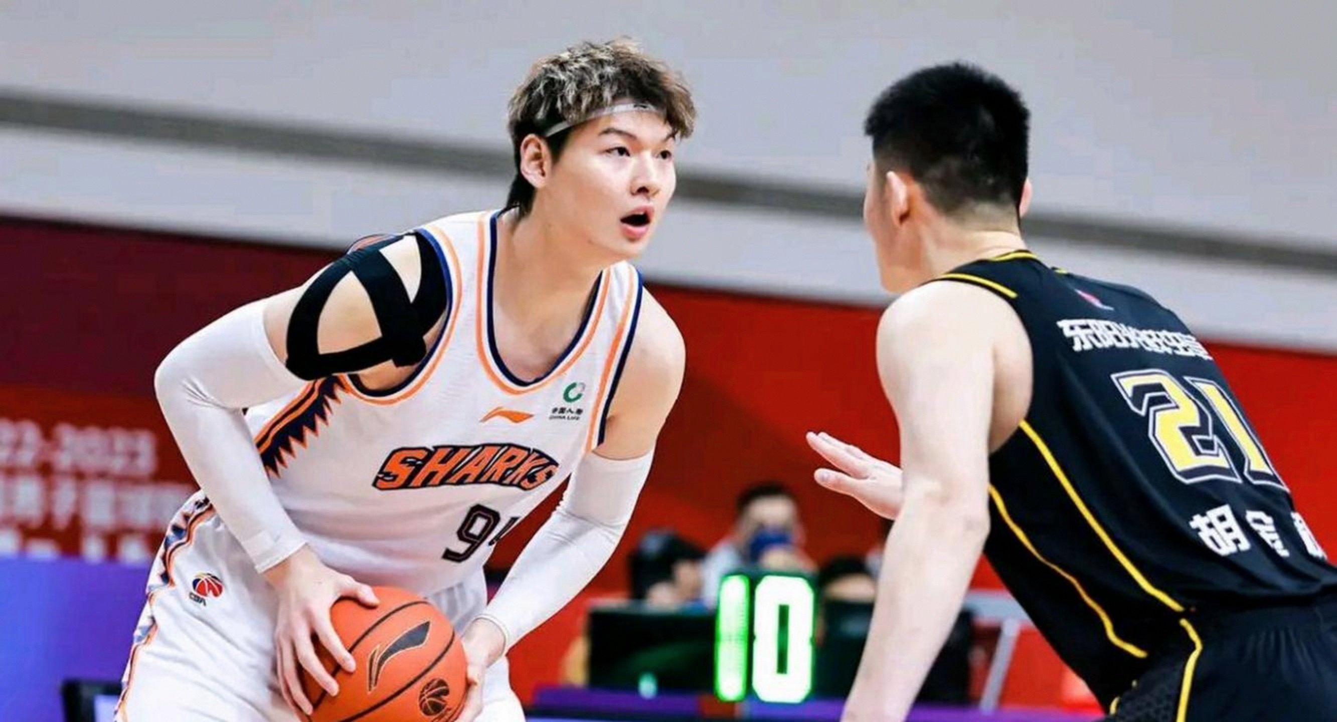 上海久事CBA击败福建男篮王哲林内线强攻 上海久事CBA击败福建男篮王哲林内线强攻